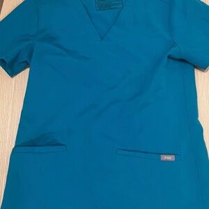 Figs Teal/ blue XXS Scrub Top and XS bottoms
Matching scrub set
